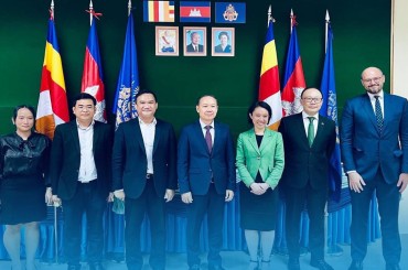 កម្ពុជា_អូស្ត្រាលីប្តេជ្ញាចិត្តលើកកម្ពស់កិច្ចសហប្រតិបត្តិការរវាងទ្វេភាគីដើម្បីជំរុញវិស័យសេដ្ឋកិច្ច_ពាណិជ្ជកម្មឲ្យកាន់តែរីកចម្រើន